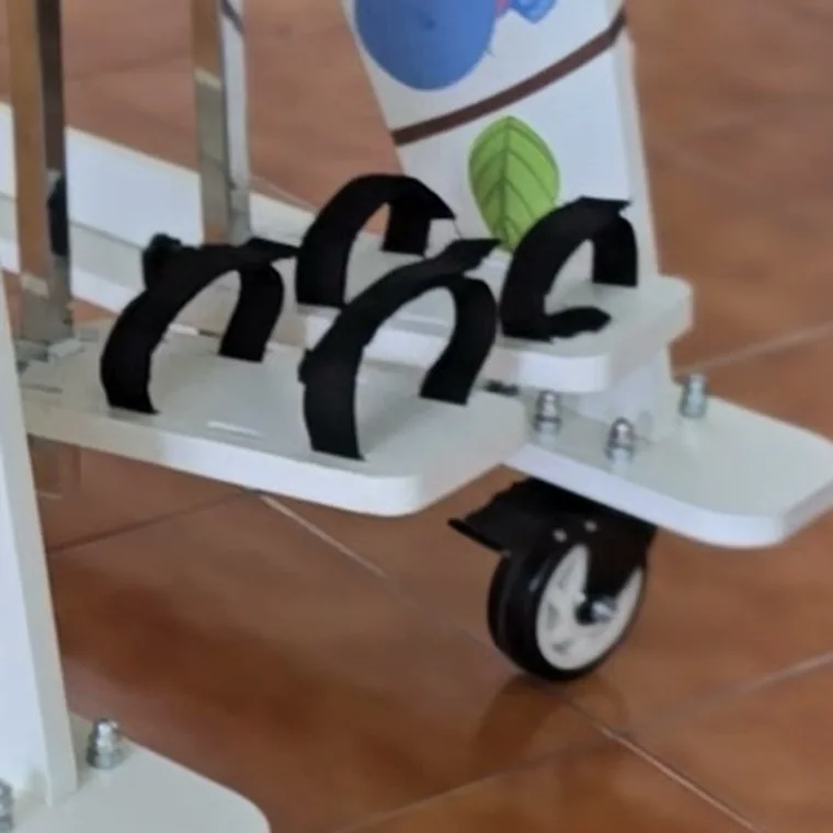 Close-up of the Modo footplates and their straps