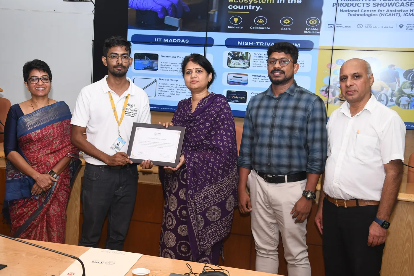 The NISH and NCAHT team with the certificate at the showcase